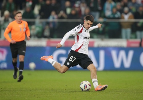 PKO Ekstraklasa: Legia nadal w strefie spadkowej, Korona blisko czołówki, zobacz tabelę