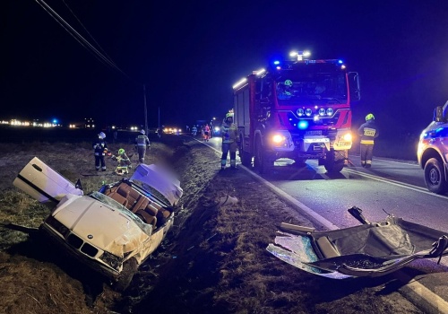 Pięć osób poszkodowanych w wypadku na DW975. Na miejscu LPR