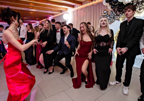 Studniówka IV LO. „Bądźcie najlepszą wersją siebie w przyszłości”