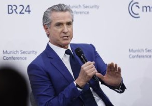 Gubernator Kalifornii ostro o Trumpie. 