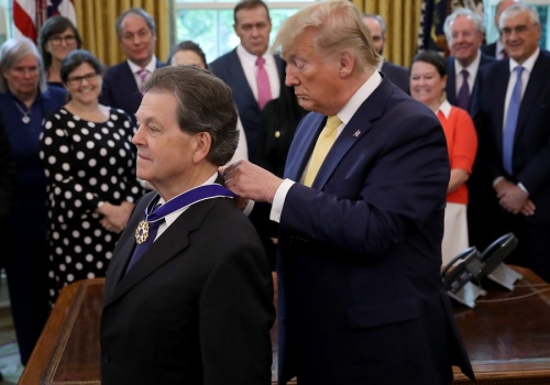 Doradca Trumpa i autor słynnej 