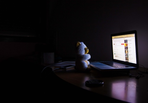 Wpływ hormonów na psychikę (kortyzol, melatonina)