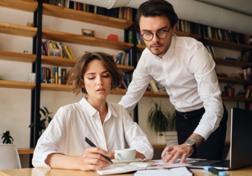 Badanie: co czwarta pytana osoba co najmniej raz romansowała w pracy