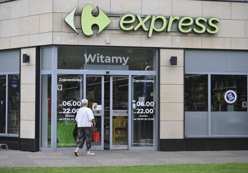 Czy 15 lutego zrobimy zakupy w sklepach?