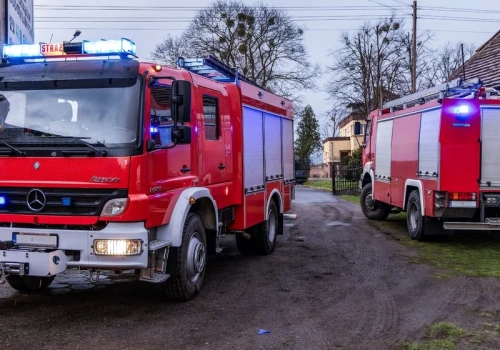Senior „wszedł na piętro z kanistrem”. Córka i wnuk z poważnymi poparzeniami