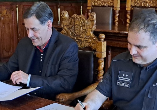 Osadzeni posprzątają Chojnice. Miasto podpisało umowę z zakładem karnym