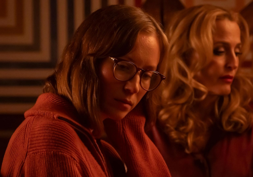 Gillian Anderson gwiazdą slashera Jane Schoenbrun. Pierwsze spojrzenie na Teenage Sex and Death at Camp Miasma