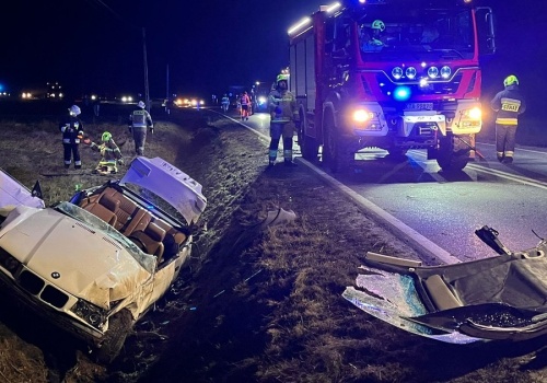 Pięcioro młodych ludzi trafiło do szpitala. Na miejscu lądował śmigłowiec LPR
