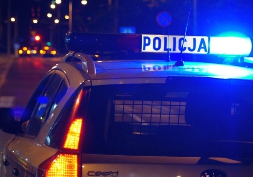 Samochód wjechał w dom. Musieli ewakuować 13 osób