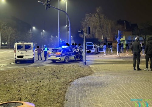 Zderzenie aut na skrzyżowaniu Jana Pawła II i Broniewskiego