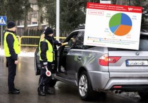 Wsiadają mimo zakazu. W karach coś jednak drgnęło