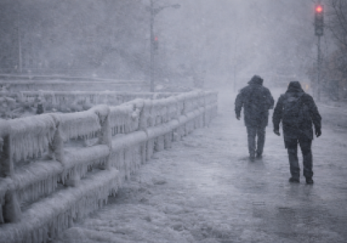 Gołoledź na północnym Mazowszu. Drogi zamienią się w lodowisko