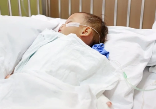 Choroba 12 razy bardziej zakaźna niż grypa. Najnowsze dane o zakażeniach