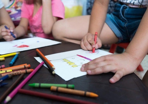 Mniejsze grupy przedszkolne, więcej żłobków?