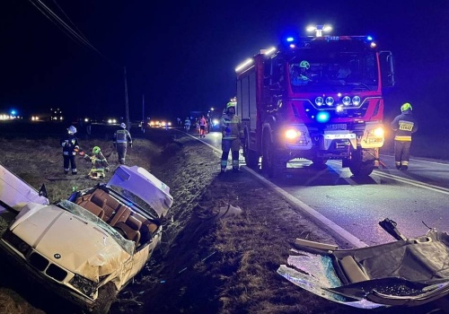 29-latek nie zapanował nad pojazdem. Młodzi ludzie trafili do szpitali