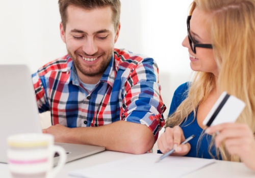 Flirt w pracy to brak profesjonalizmu? Biurowy romans na cenzurowanym