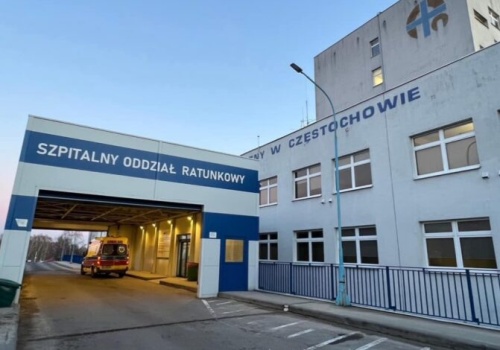 Przy śmietniku zasłabła…  trafiła do szpitala w stanie głębokiej hipotermii!