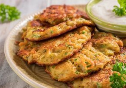 Szatkuję i dodaję do ziemniaków. Zwykłe placki mogą się przy nich schować