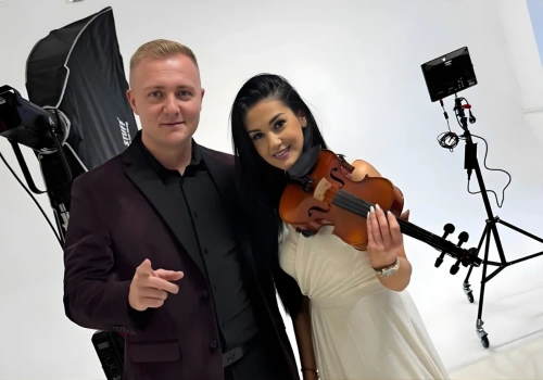 Szymon Jankowski eksperymentuje muzycznie – „Tylko my” bije rekordy