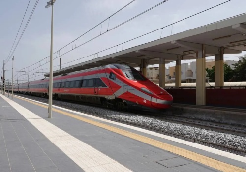 Kolejny sabotaż na włoskiej kolei. Spalono i zniszczono kable