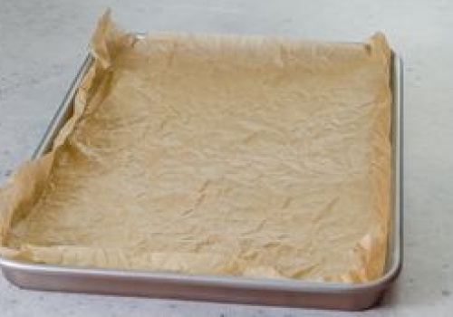 Gdzie wyrzucić papier do pieczenia? Nazwa, która często myli