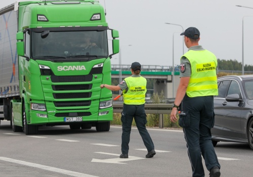 Dwukilometrowa kolejka na granicy litewsko-polskiej. Nałożyły się dwie kwestie