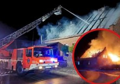 Nocny pożar w Brzostowie. Mieszkańcy cali, straty są ogromne