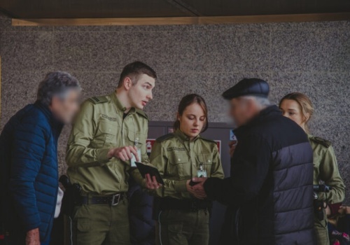 Nielegalni podróżni, amunicja w kieszeni i porzucony bagaż. Intensywna doba Straży Granicznej na lotnisku