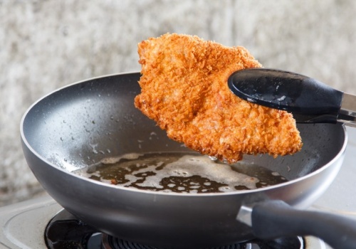 Panierka ciągle odpada od mięsa? Wypróbuj tę metodę, a zapomnisz o problemie