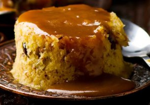 Biorę jajko, szklankę mleka i suche pączki. Po 20 minutach w piekarniku mam angielski deser