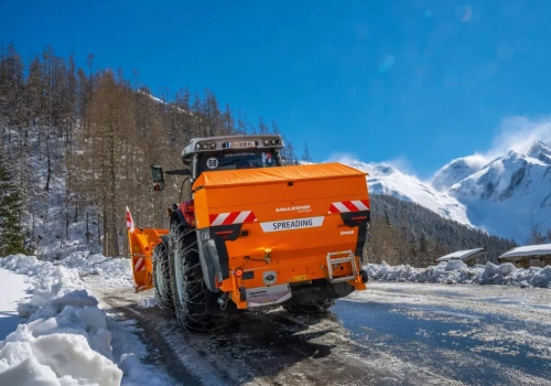 Rozsiewacze Amazone nie tylko do nawozów. Tak rolnicy mogą zarabiać zimą