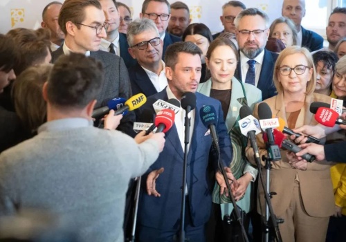 Uchwała, która przeszła jednym głosem, zatopi Polskę 2050? 