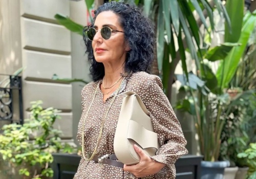 50-latko, ta sukienka robi talię osy jak żadna inna. Kosztuje 24,99 zł, a jest lekka i oddychająca