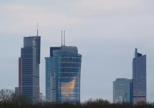 Ceny mieszkań 2026: ile metrów więcej w obwarzanku niż w centrum?