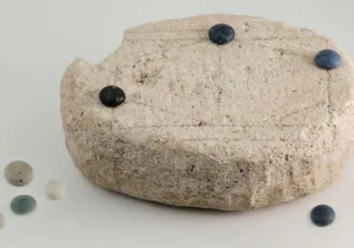 Kamień z Holandii zawiera geometryczny wzór. Archeolodzy odczytali antyczny szyfr