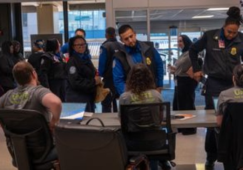 Shutdown w USA uderza w lotniska. Agenci TSA pracują bez wynagrodzenia