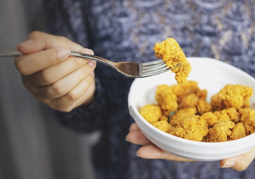 Szkodzą bardziej niż palenie papierosów. UPF najgorszym rodzajem żywności