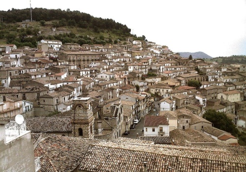 Miasto wspomnień i relaksu, czyli włoskie Ateny. Przyciąga turystów i zachwyca tajemniczym pięknem