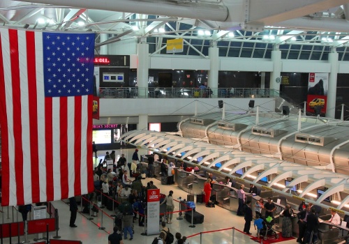 Shutdown w USA odbija się na lotniskach. Agenci TSA bez pensji