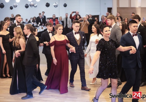 Maturzyści ze świdnickiego „Mechanika” bawili się na studniówce