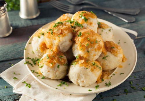 Tak robi się prawdziwe pyzy z mięsem. Dzięki trikowi mojego dziadka nigdy nie są gumowe