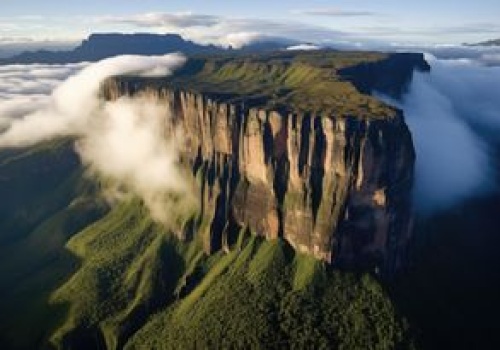 Odizolowana góra, która przetrwała miliony lat. Wygląda jak nie z tego świata