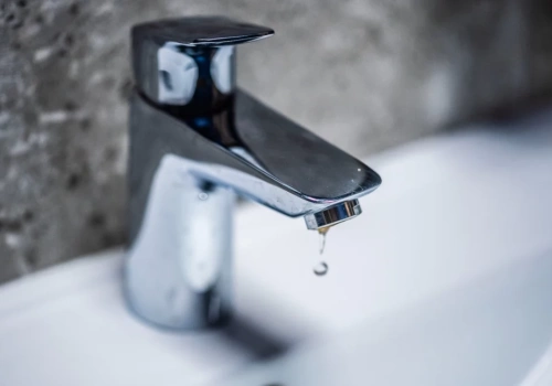 Awaria sieci wodociągowej na ul. Mickiewicza w Chojnicach. Możliwe przerwy w dostawie wody