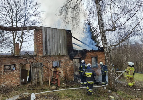 Walentynkowy dramat w Kąkolówce: Pożar domu postawił służby na nogi