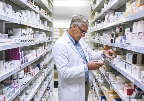 11,5 tys. zł dla farmaceuty ze specjalizacją. Jednak rząd rozważa zmianę ustawy