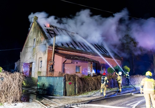 Pożar domu w Brzostowie. Rodzina straciła dach nad głową