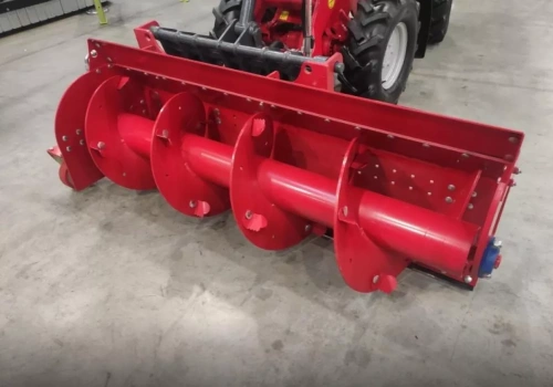 Podgarniacz paszy za 8 tys. zł. Czy turecki Fimaks naprawdę się opłaca?