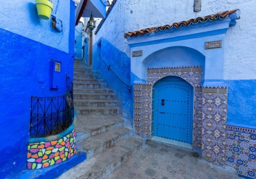 To błękitne miasto jest znane na całym świecie. Odwiedź je przed sezonem