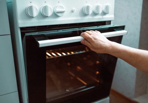Mała zmiana, a może dać realne oszczędności. Chodzi o nagrzewanie piekarnika