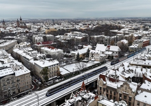 Śnieg utrudnia ruch Kolei Małopolskich. Autobusy zastępcze na dwóch liniach,